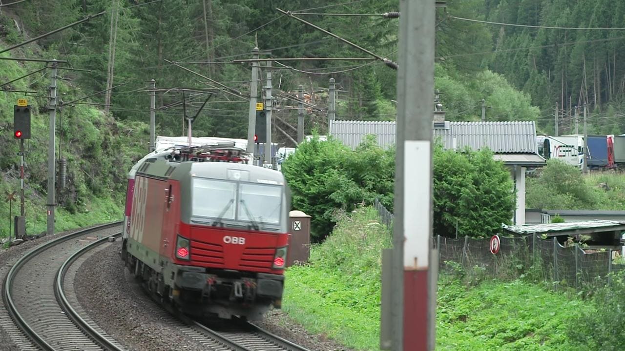 Plusminus: Alpenquerung mit der Bahn: Bummeltempo in Deutschland